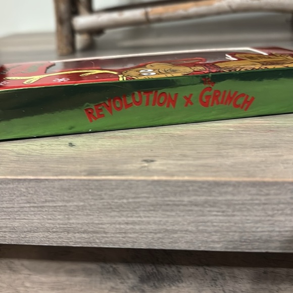NEW REVOLUTION X The Grinch LITTLE MAX Lip Kit - Picture 6 of 7
